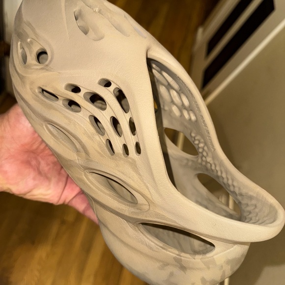 Adidas Yeezy Foam RNNR Stone Sage - Picture 3 of 8